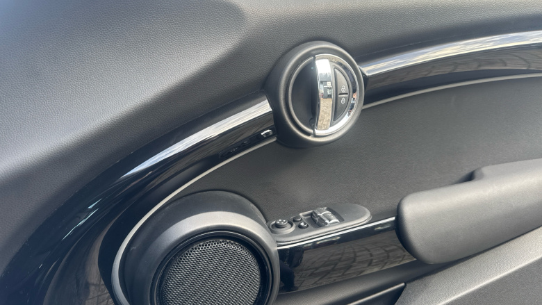 MINI Hatchback 135kW Cooper S Level 2 33kWh 3dr Auto Electric Hatchback